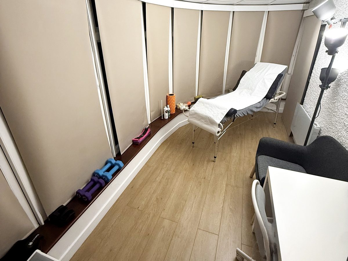 The MJL Therapy treatment room in Potton, with treatment couch and exercise equipment